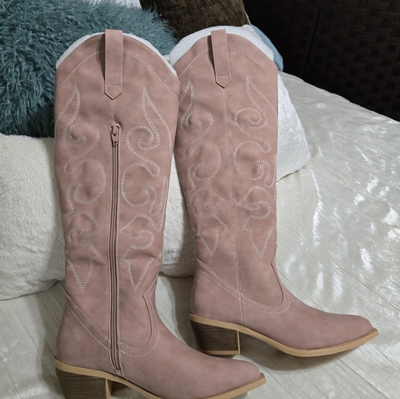 Pink Women's Cowboy Boots By Comfort ( Cato) NWT Size 8. - Picture 3 of 6